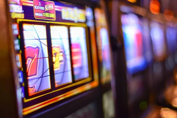 uji 77 Wolf Gold: Stacked Wilds Meet Money Respins